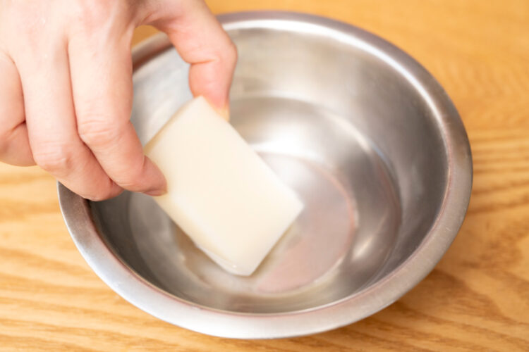 餅を水につける